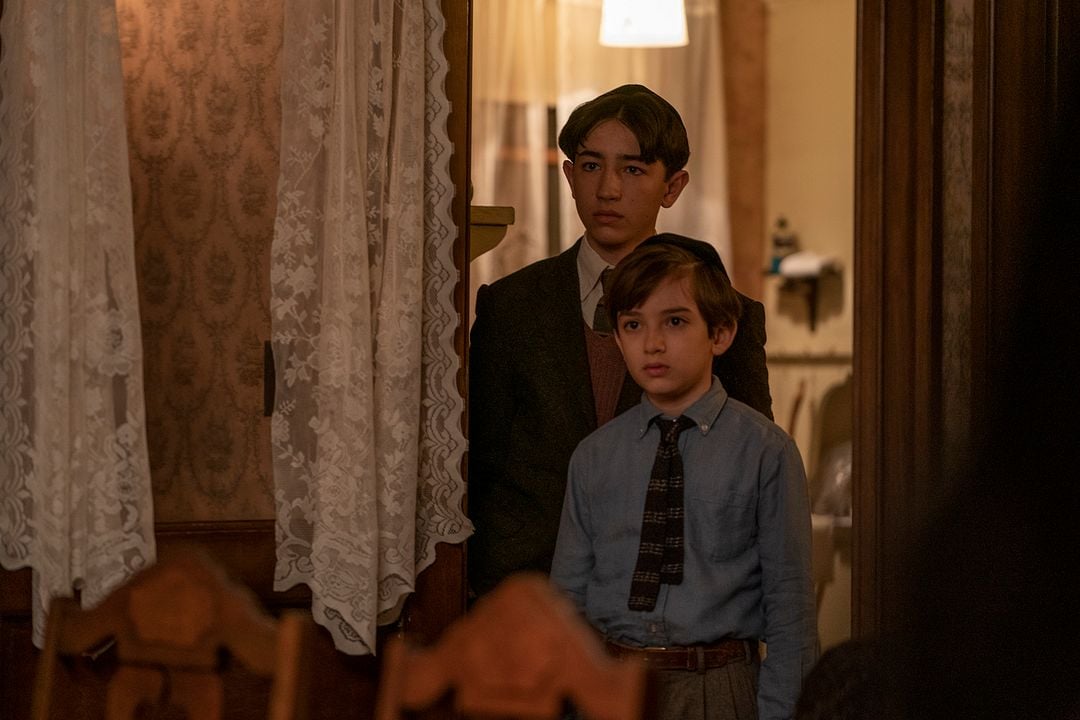 Fotoğraf Caleb Malis, Azhy Robertson