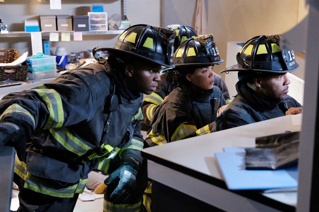 Station 19 : Fotoğraf Okieriete Onaodowan, Jason George (II), Barrett Doss