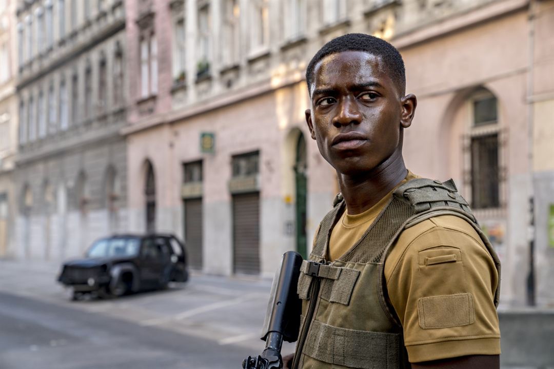 Outside The Wire : Fotoğraf Damson Idris