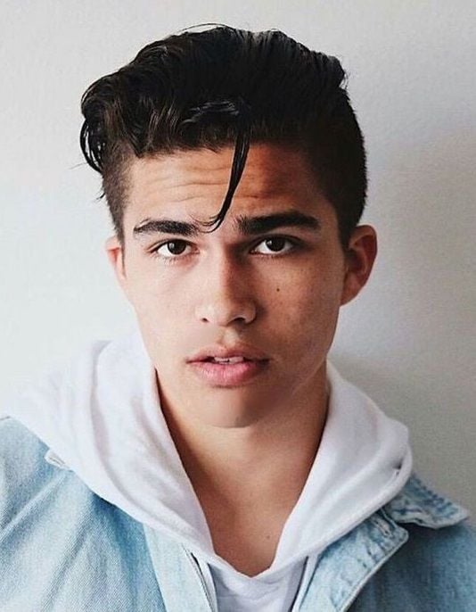 Afiş Alex Aiono