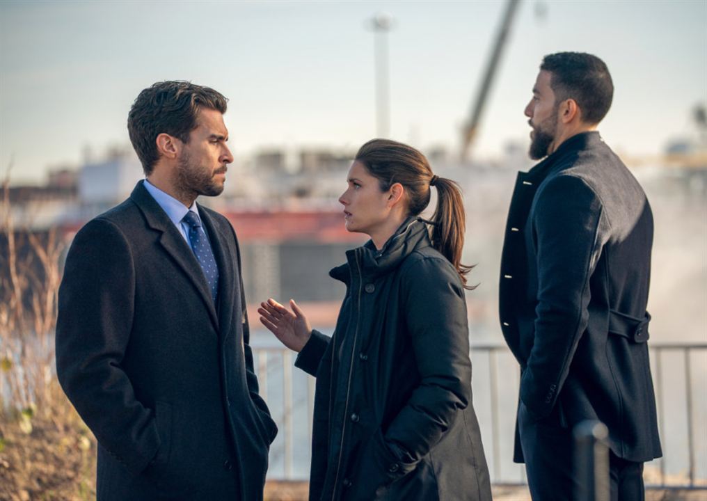 Fotoğraf Missy Peregrym, Josh Segarra, Zeeko Zaki