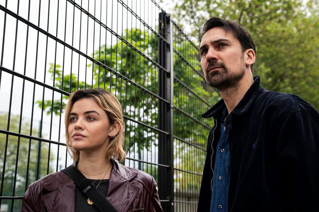 Fotoğraf Lucy Hale, Henry Lloyd-Hughes