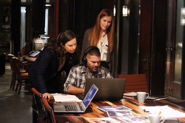 Scandal : Fotoğraf Darby Stanchfield, Katie Lowes, Guillermo Díaz