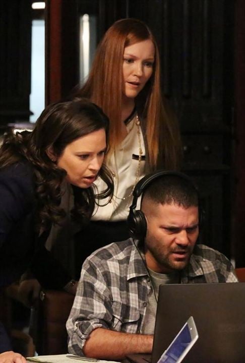 Scandal : Fotoğraf Katie Lowes, Darby Stanchfield, Guillermo Díaz