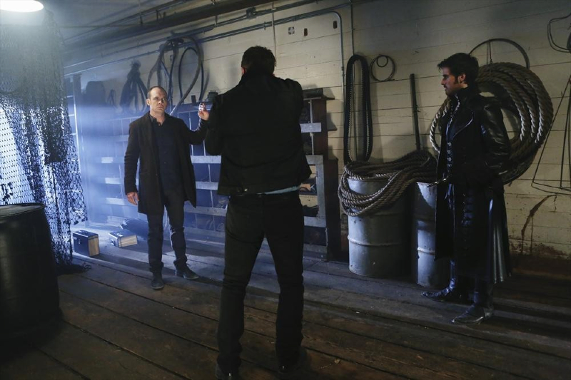 Once Upon a Time : Fotoğraf Josh Dallas, Ethan Embry, Colin O'Donoghue