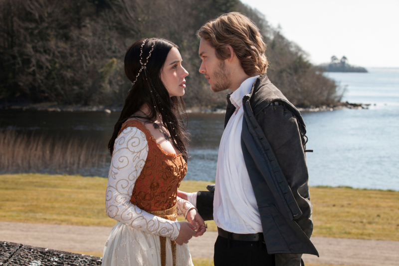 Fotoğraf Toby Regbo, Adelaide Kane