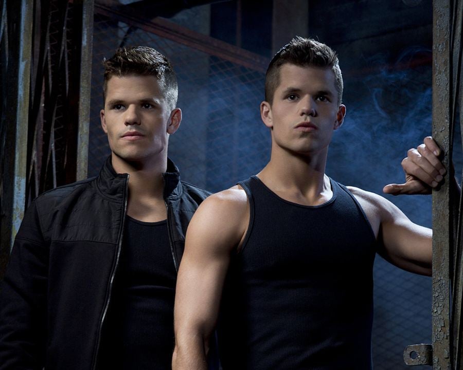 Fotoğraf Charlie Carver, Max Carver