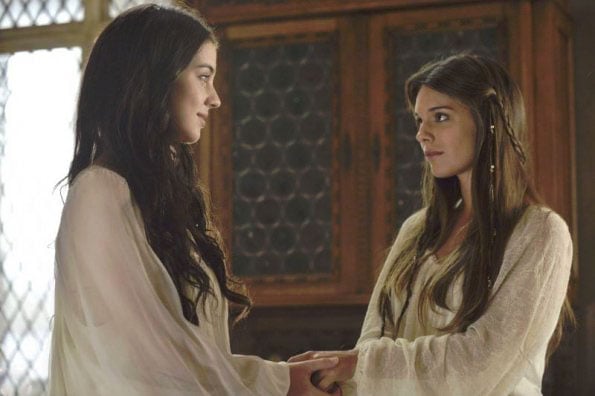 Reign : Fotoğraf Caitlin Stasey, Adelaide Kane