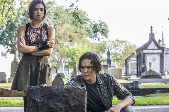 Fotoğraf Tyler Blackburn, Nicole Gale Anderson