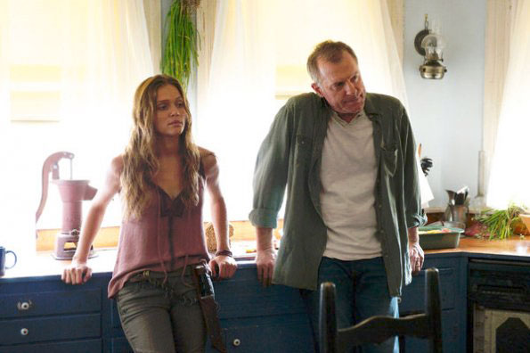 Fotoğraf Tracy Spiridakos, Stephen Collins