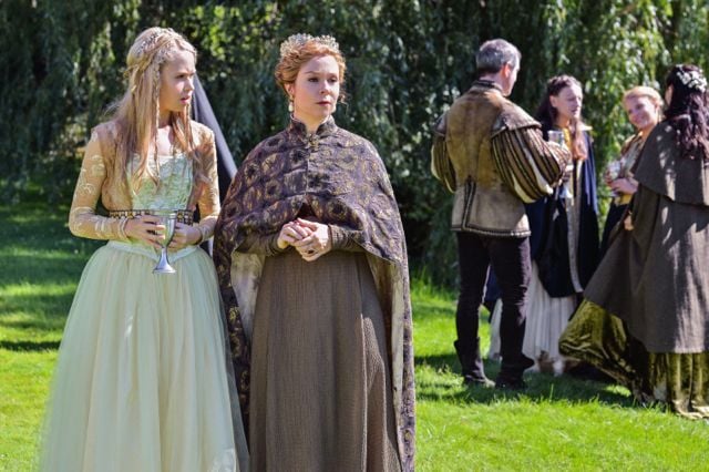 Reign : Fotoğraf Megan Follows