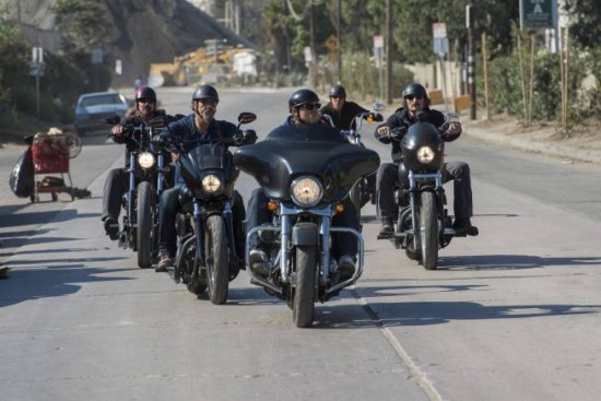 Fotoğraf Charlie Hunnam, Theo Rossi, Kim Coates, Tommy Flanagan, Rusty Coones