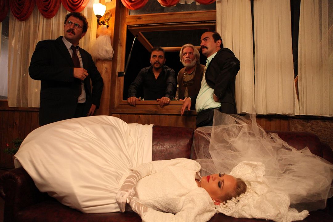 Düğün Dernek : Fotoğraf Murat Cemcir, Ahmet Kural, Şinasi Yurtsever, Barış Yıldız, Jelena Božić