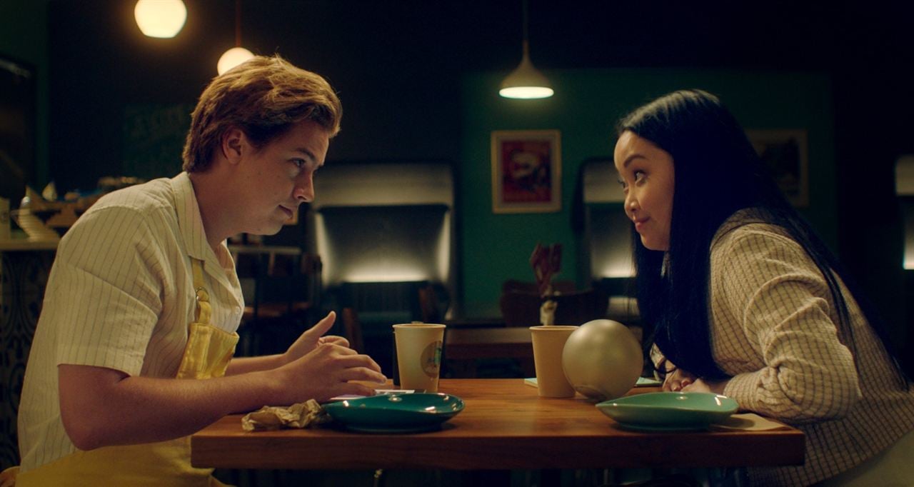 Moonshot : Fotoğraf Cole Sprouse, Lana Condor