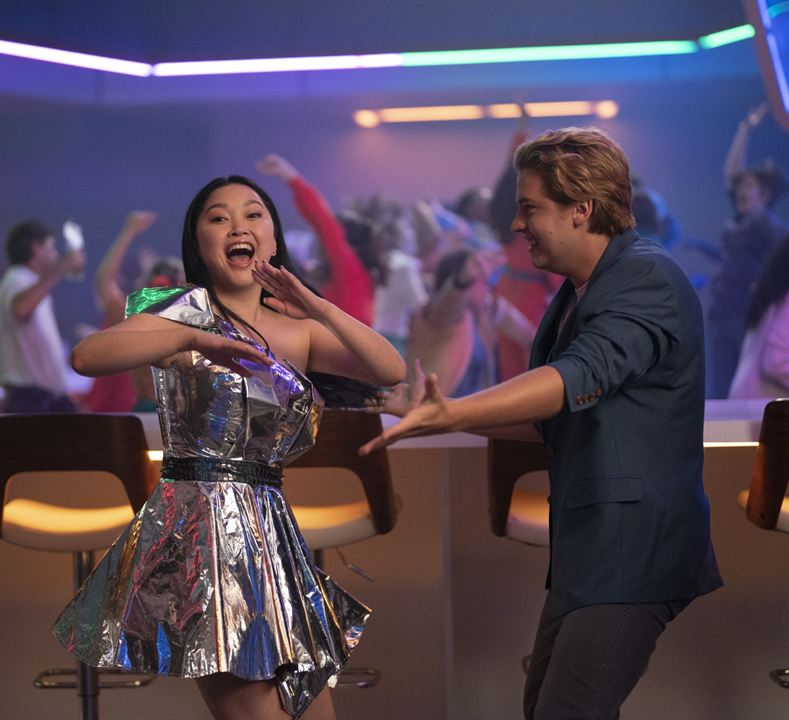 Moonshot : Fotoğraf Cole Sprouse, Lana Condor