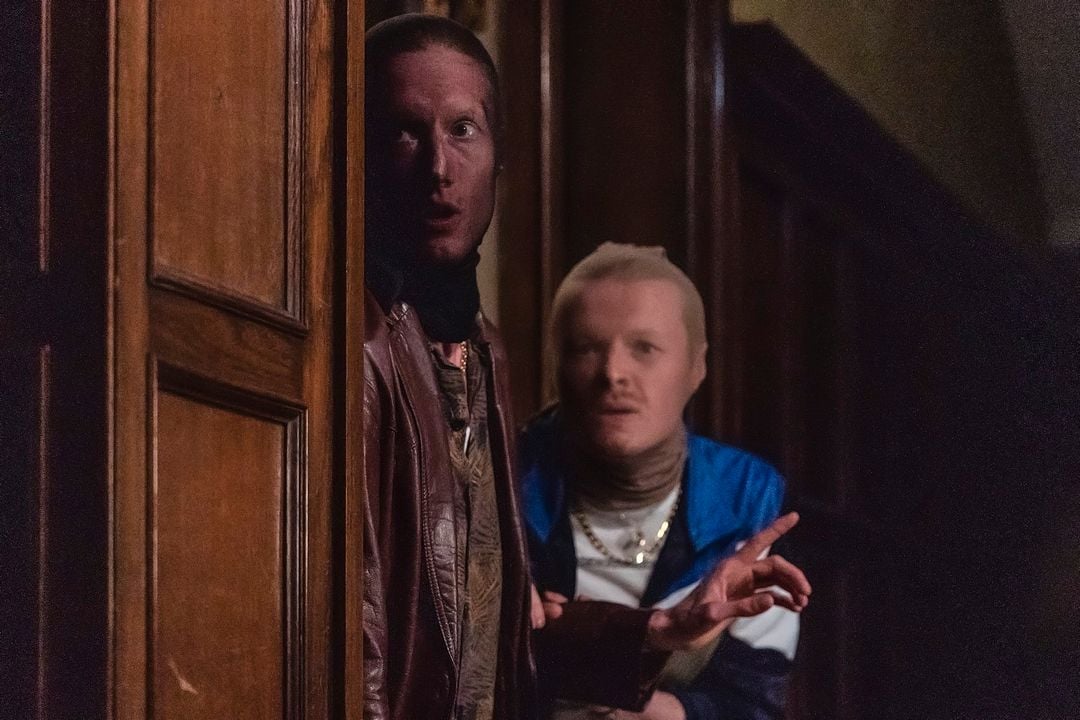 Evdekiler : Fotoğraf Jake Curran, Ian Kenny