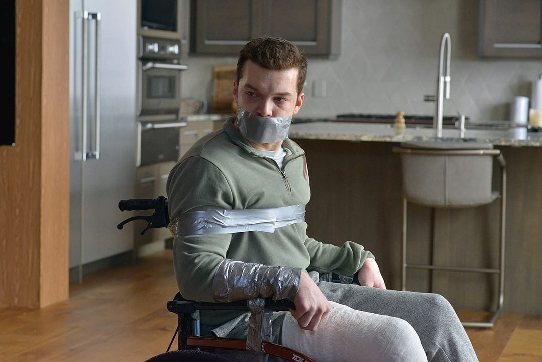 Shattered : Fotoğraf Cameron Monaghan