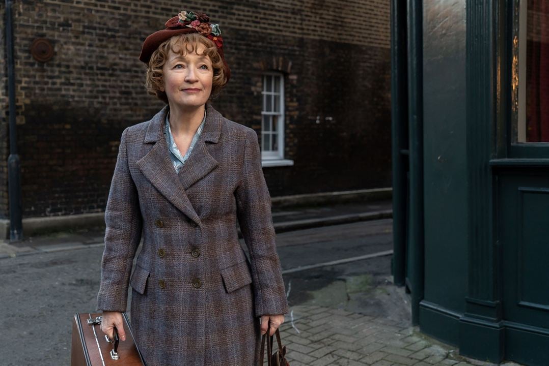 Mrs. Harris Goes to Paris : Fotoğraf Lesley Manville