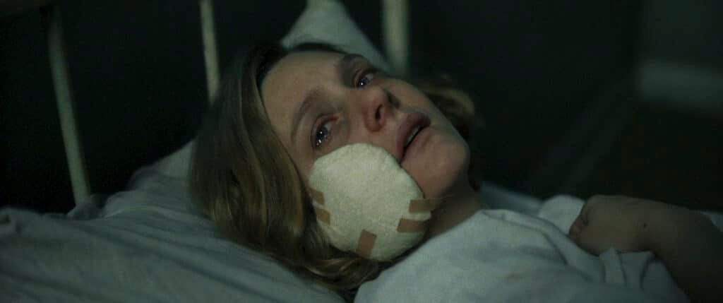 Earwig : Fotoğraf Romola Garai