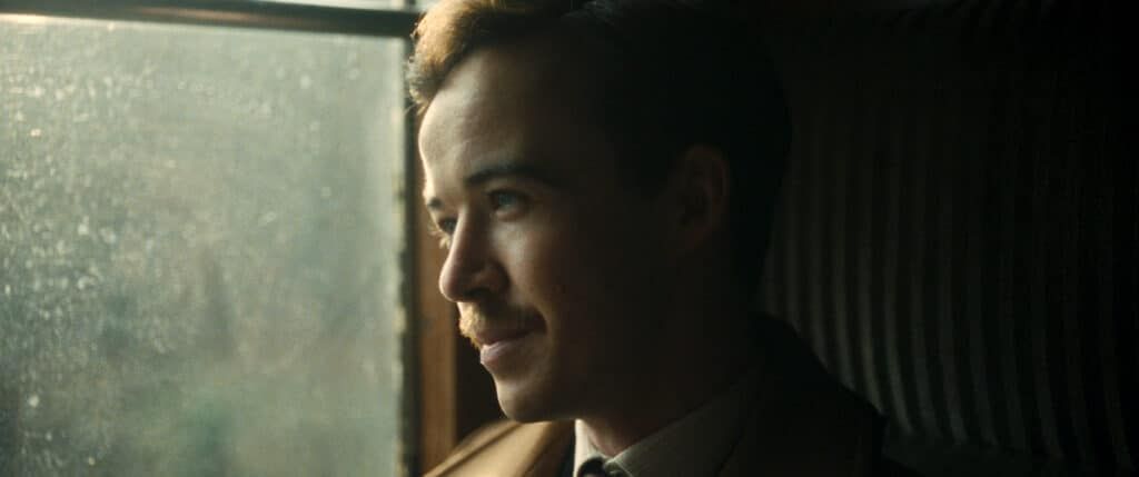 Earwig : Fotoğraf Alex Lawther