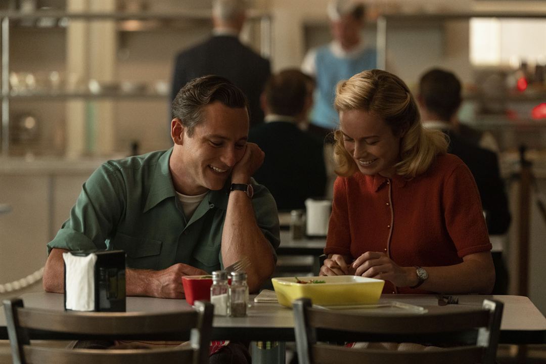 Lessons In Chemistry : Fotoğraf Lewis Pullman, Brie Larson