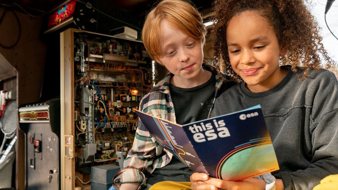 Uzaydan Mesaj Var! : Fotoğraf Felix Nölle, Ava-Elizabeth Awe