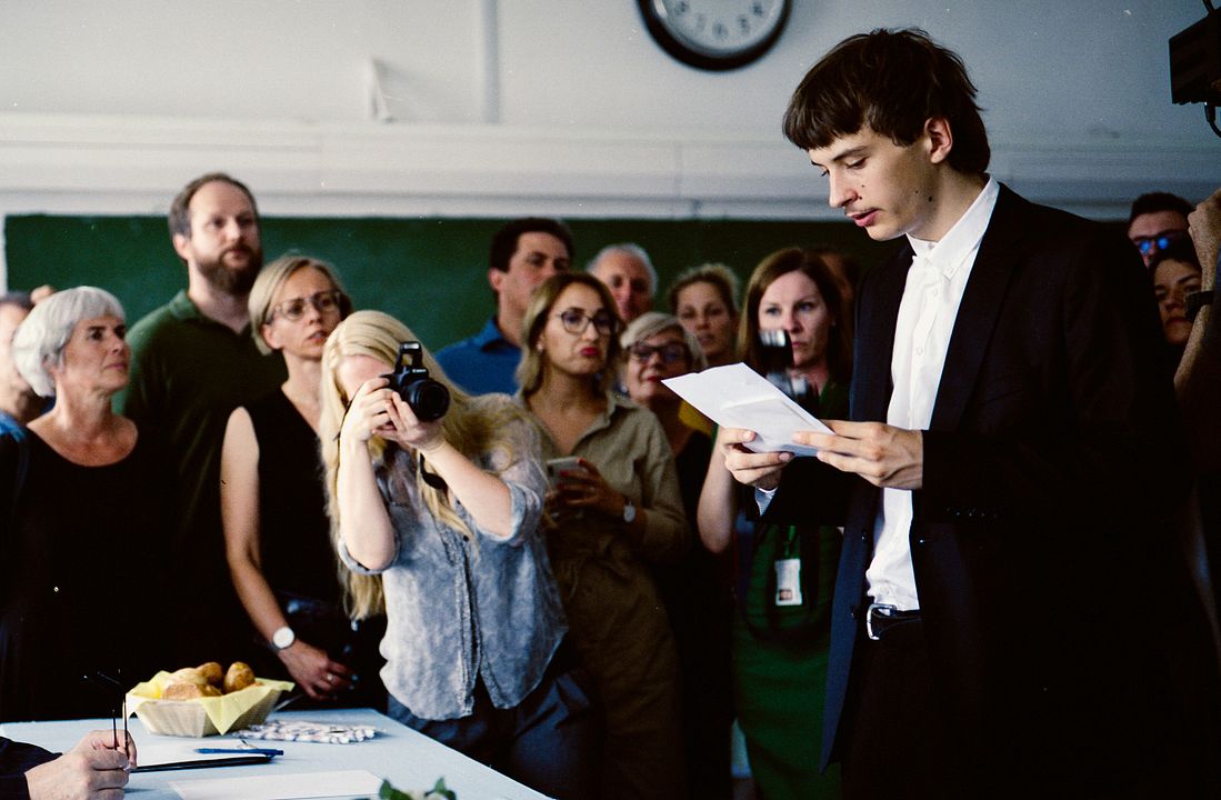 Magyarázat mindenre : Fotoğraf