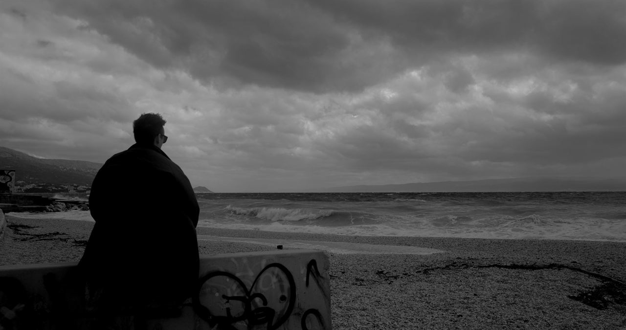 Through the Graves the Wind Is Blowing : Fotoğraf