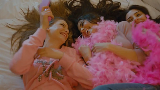 Medcezir 22. bölümden Mira'nın Varsa Söyle şarkısı